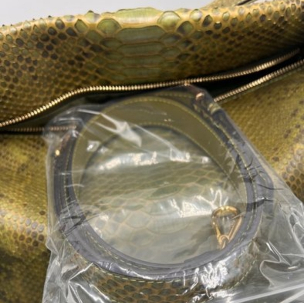 Large Python Italian handbag with golden brass ac… - image 5